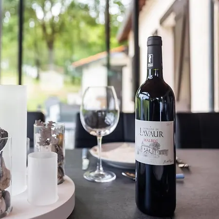 別荘 Dordogne Poolside Escape ヴィルヌーヴ・シュル・ロット