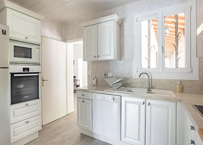 Dordogne Poolside Escape